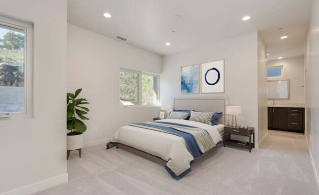 Building Photo - Stunning 3bed 2.5 Bath Terraza home With Move in Special