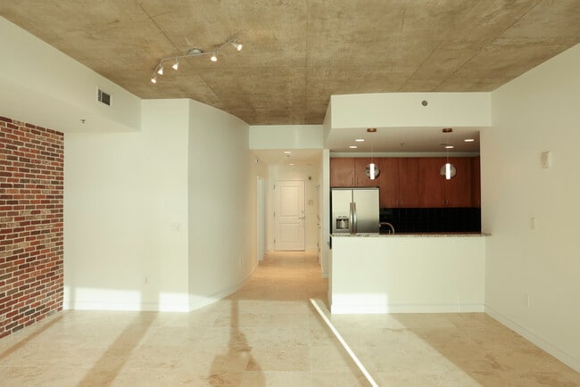 Building Photo - 950 W Peachtree St NW