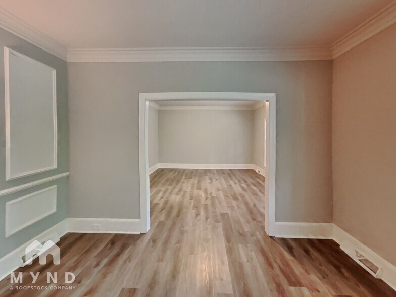 Building Photo - 127 Forest Hills Dr