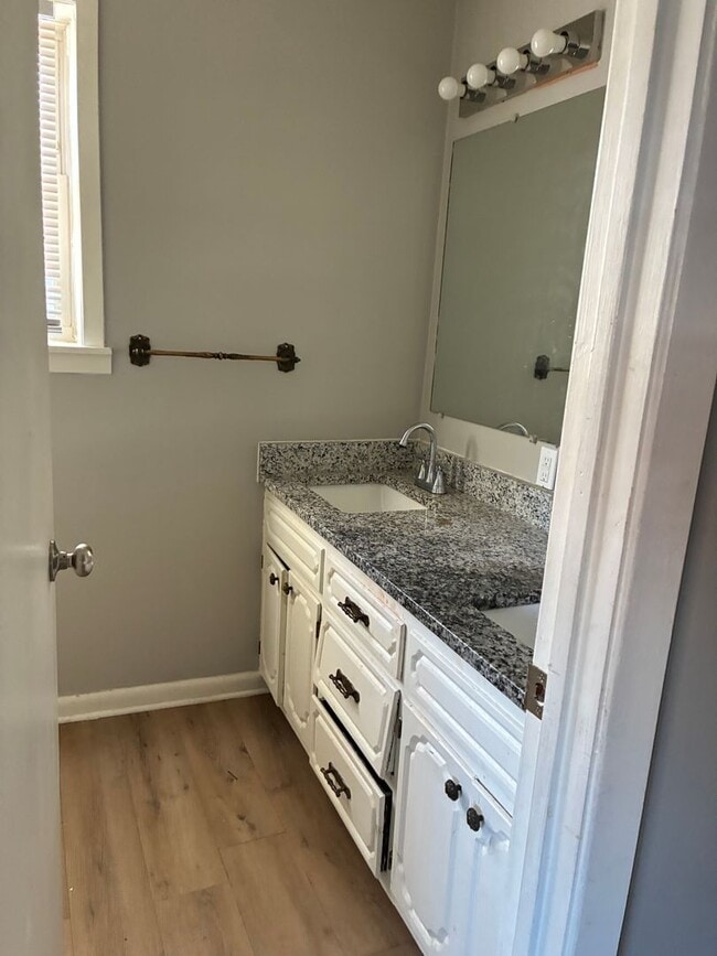 Building Photo - Spacious 4 Bedroom/3 Bath Family Home West End of Searcy