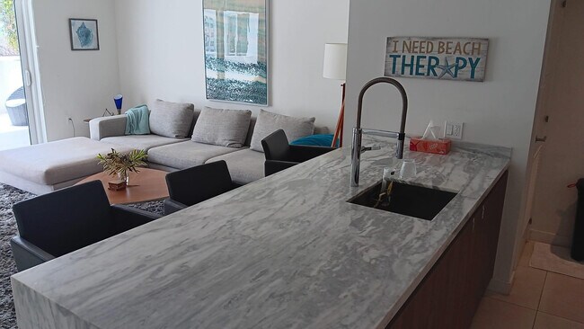 Building Photo - 401 N Birch Rd