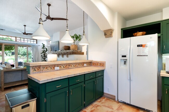 Building Photo - Luxury Oasis in Palm Springs Retreat