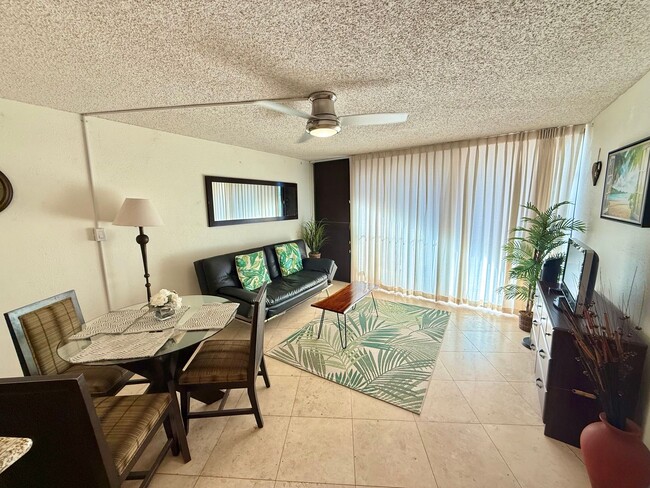 Building Photo - Spacious Fully Furnished 1 Bedroom / 1 Bathroom Condo For Rent in Maalea Mermaid with an ocean view!