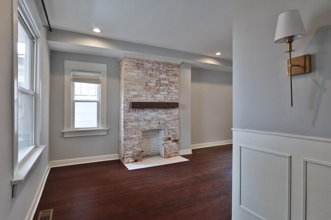 Building Photo - 693 Wilson Ave