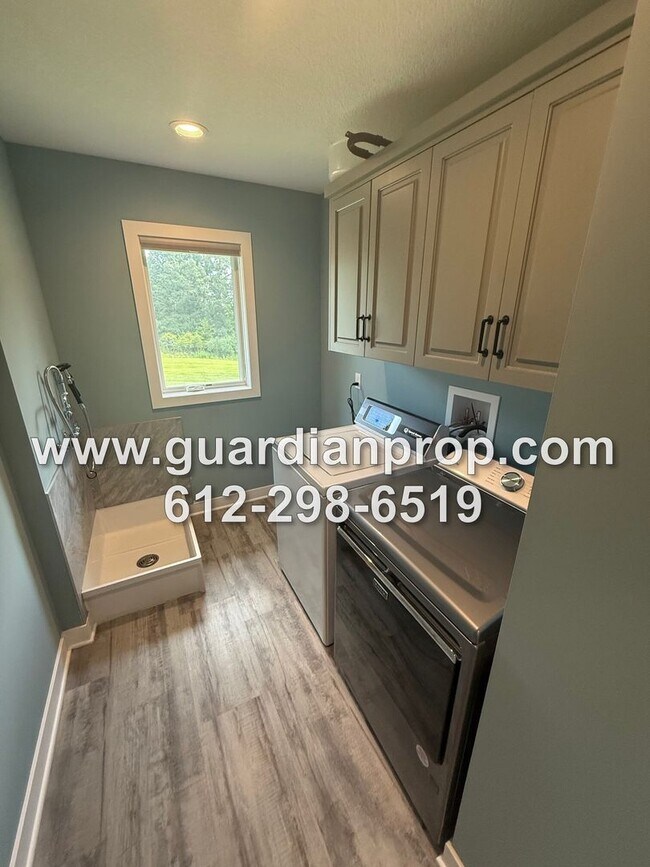 Building Photo - Fully Updated House on 3 1/2 Acres for Oct...