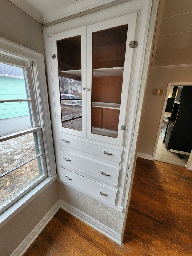 Building Photo - Spacious 3-Bedroom, 1-Bathroom Home AVAILABLE NOW!!