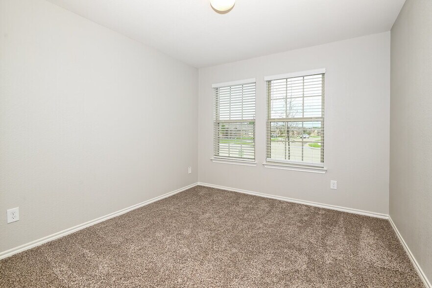 Building Photo - 2618 Saldana Dr