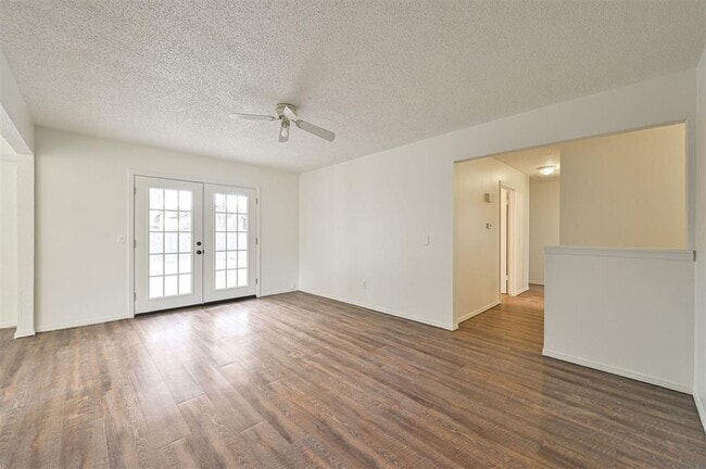 Building Photo - 421 Meadow Lake Dr