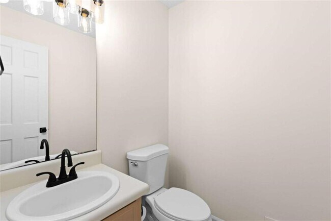 Building Photo - 2250 Ridge Forest Dr