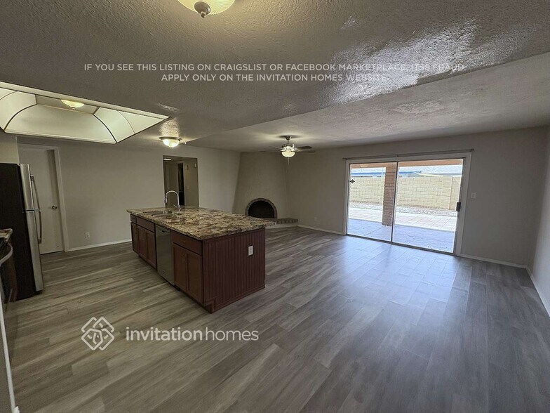 Building Photo - 4840 W Vogel Ave