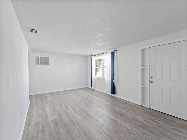 Building Photo - 4848 Picture Ave