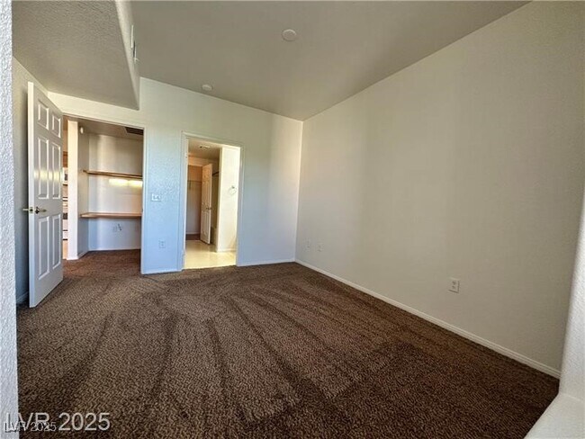 Building Photo - 10550 W Alexander Rd