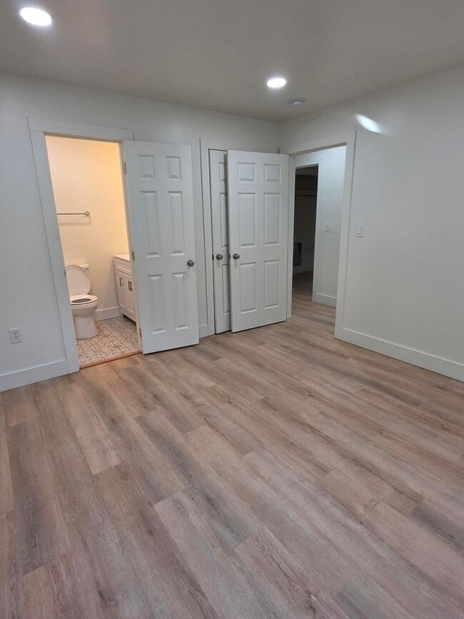 Building Photo - 3 bedrooms 2 bath