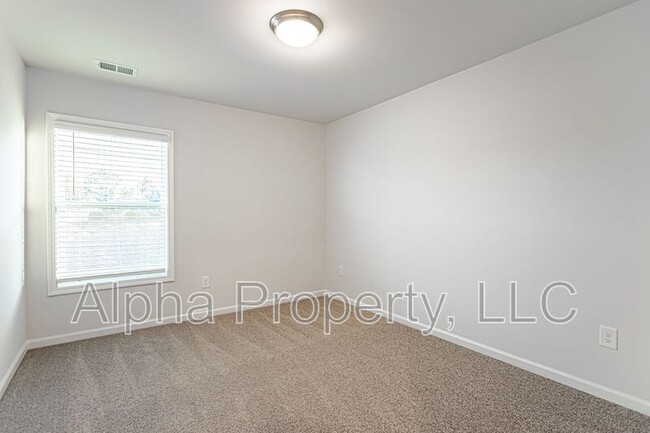 Building Photo - 17 Apricot Ln