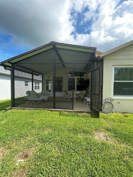 Building Photo - 11240 Hollander Ave