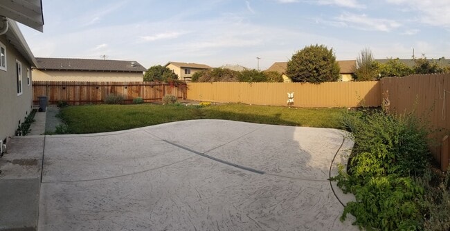 Building Photo - Modern 3-Bedroom Home Near San Leandro Sch...