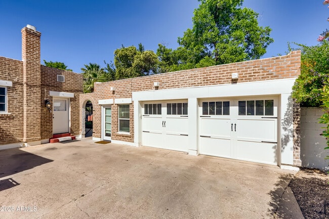 Building Photo - 2021 N Alvarado Rd