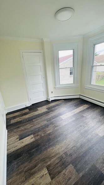 Building Photo - 825 Maple Ave