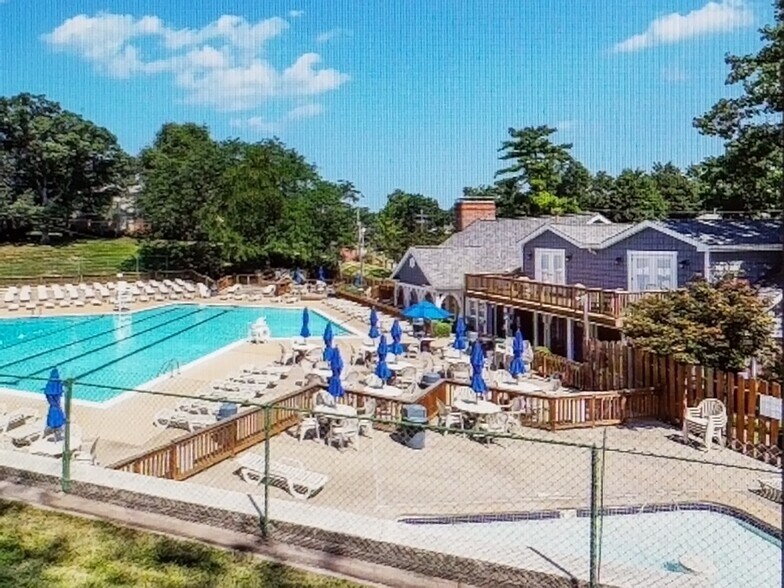 Building Photo - 8875 Flamingo Ct