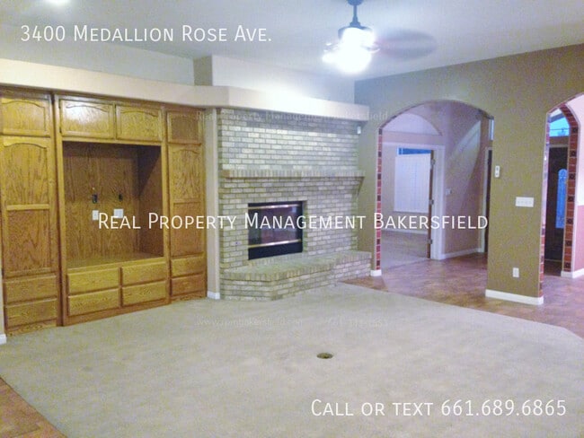 Building Photo - 3400 Medallion Rose Ave