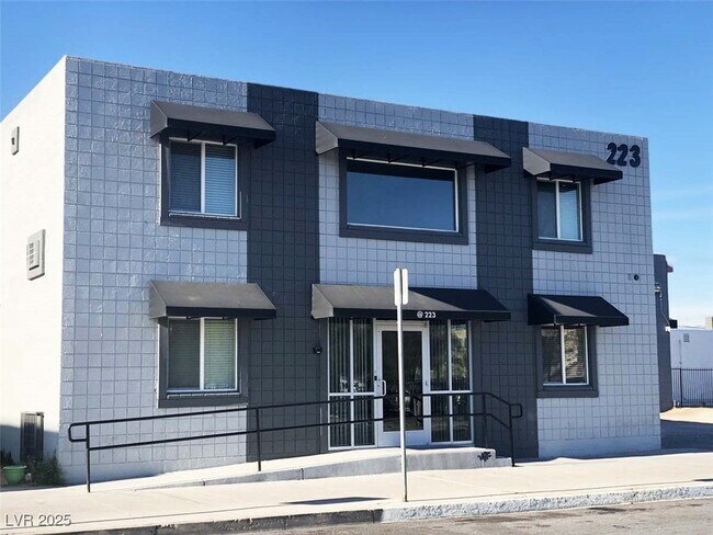 Building Photo - 223 N 9th St