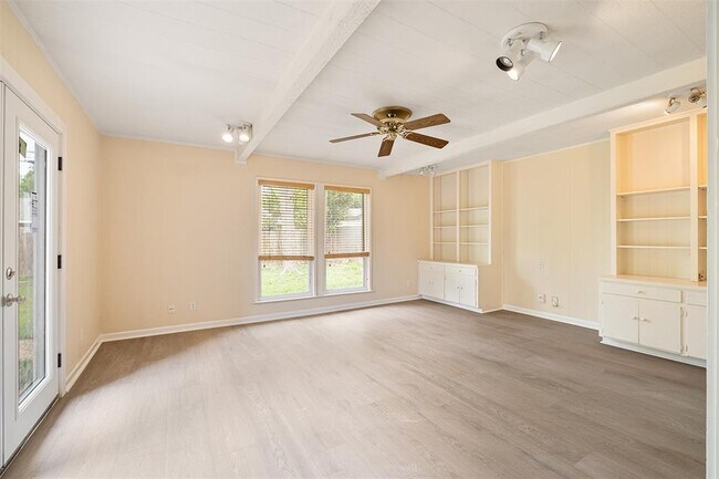 Building Photo - 8012 Logwood Dr