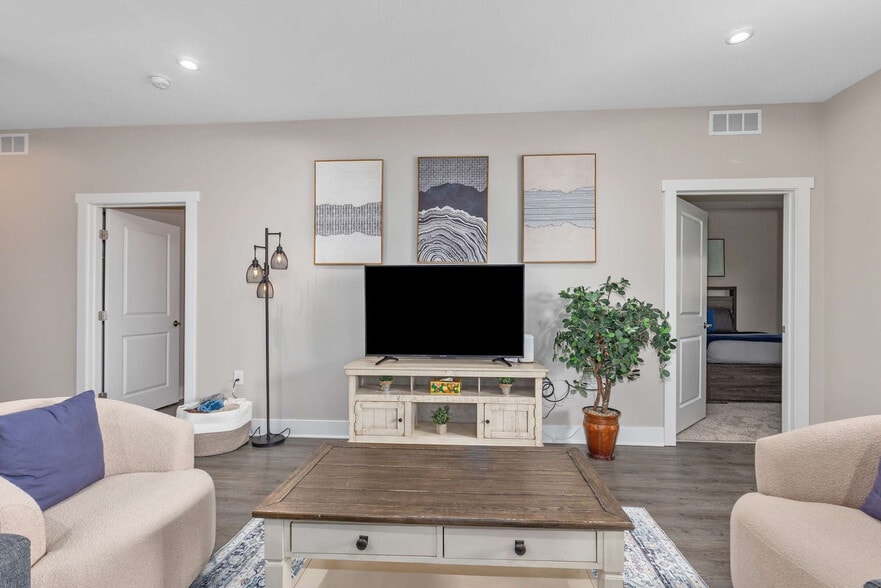 Building Photo - 5898 Grenache Ave