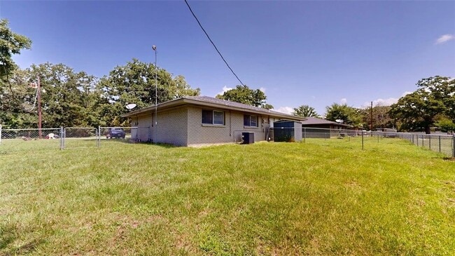 Building Photo - 16567 Farm to Market Rd 2154