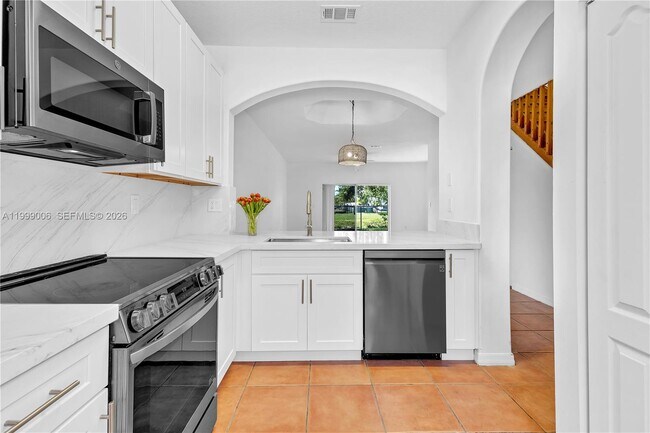 Building Photo - 15750 SW 92nd Ave