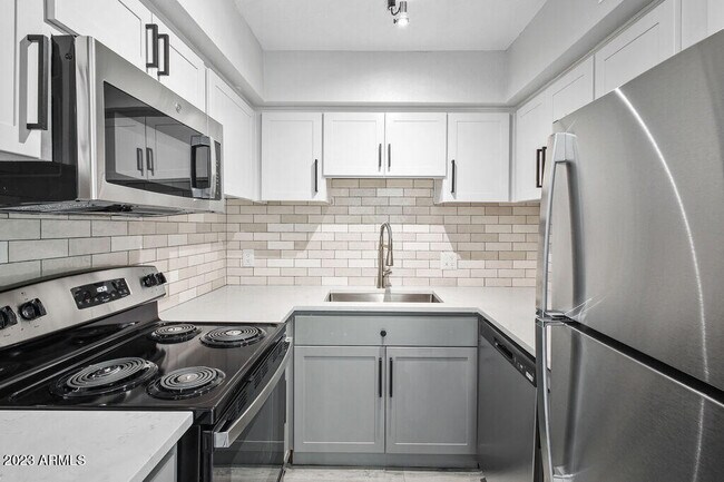 Building Photo - 10002 N 7th St