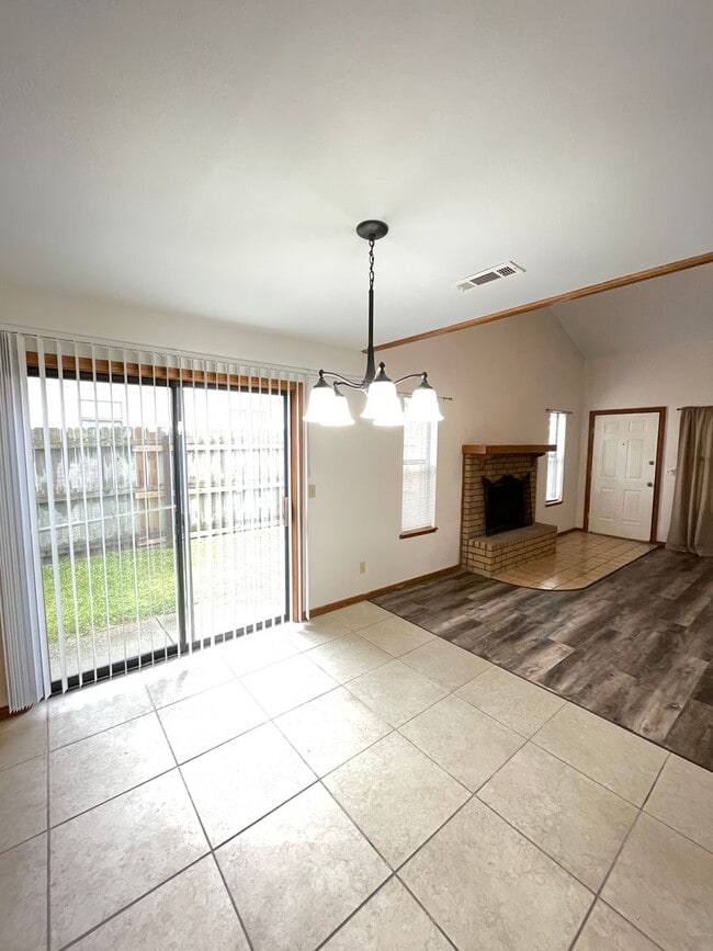 Building Photo - 512 N 37th St