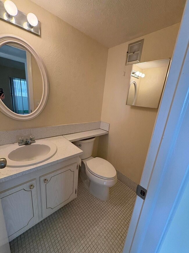 Building Photo - 241 Sheffield J