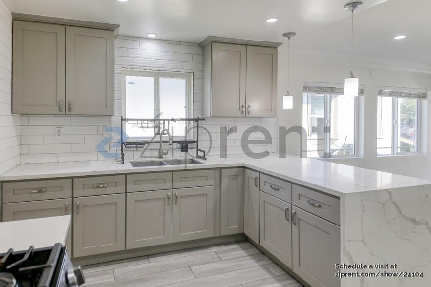 Building Photo - 1301 Prado St