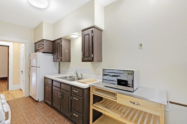Building Photo - 971 Goodrich Ave