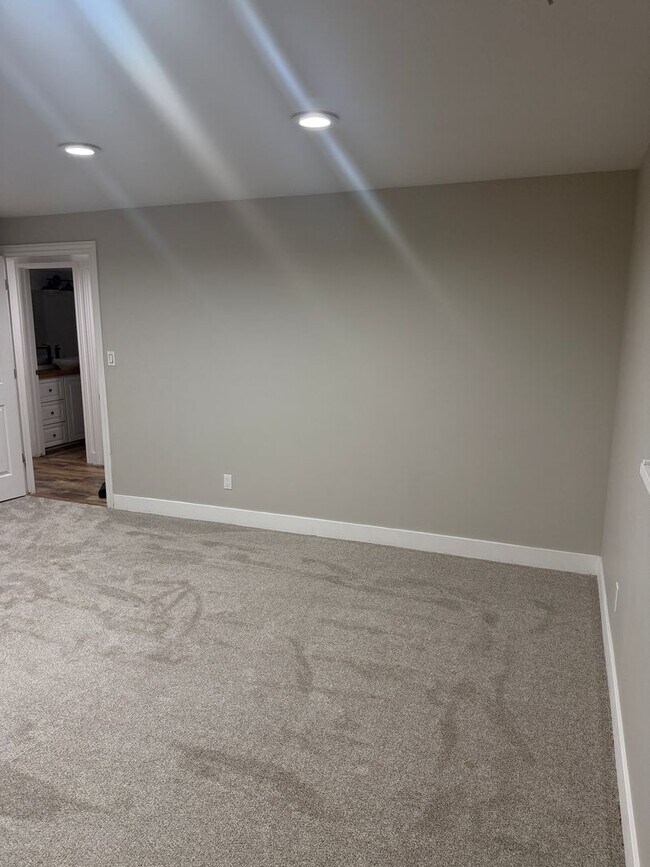 Building Photo - 664 N 960 E