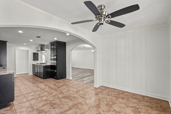 Building Photo - 1132 18th Ave N