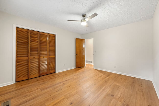 Building Photo - 131 McWhirter Pl