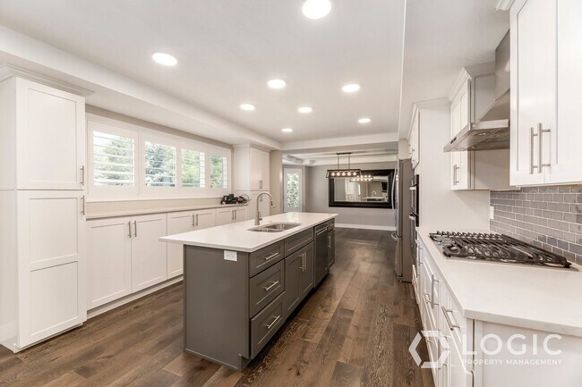 Building Photo - Stunning Fully Renovated Single Family Home!
