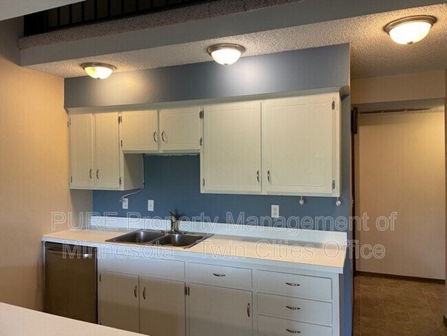 Building Photo - 14317 Fairway Dr