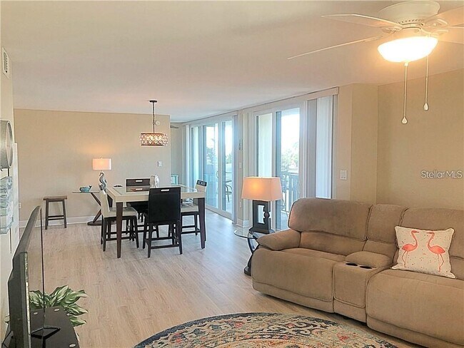 Building Photo - 400 Island Way