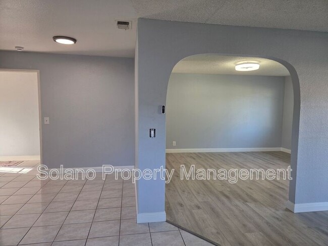 Building Photo - 512 Monterey Dr