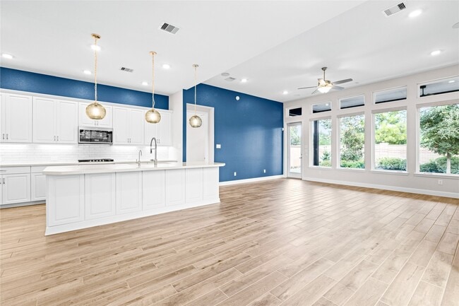 Building Photo - 15302 Spanish Ranchos Wy