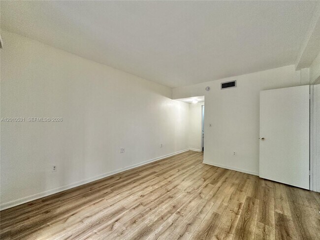 Building Photo - 9175 SW 77th Ave