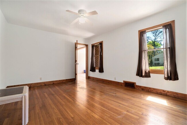 Building Photo - 3 Bedroom, 2 Bath in Decatur