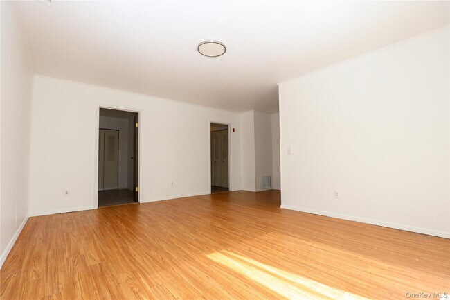 Building Photo - 259 Village Ct