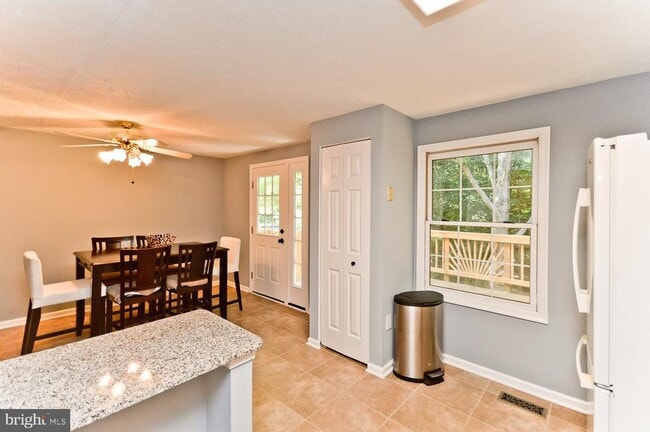 Building Photo - 9505 Baroness Ct