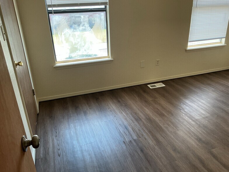 Building Photo - 4301 Yorkshire Dr