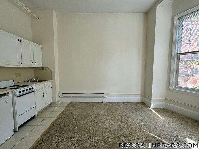 Primary Photo - 1223 Beacon St