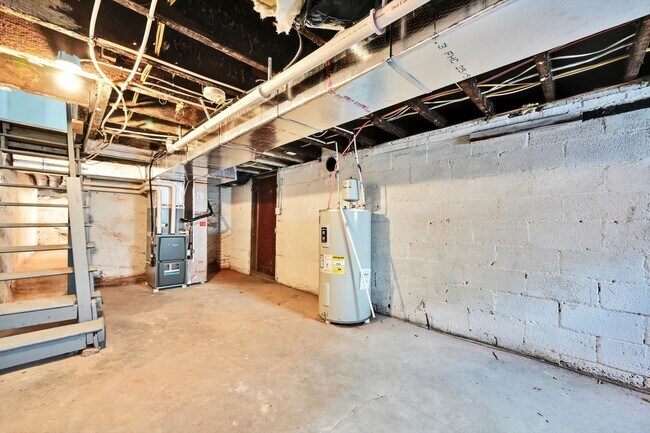Building Photo - 4 Bedroom 2 Bath Home for Rent in SoWe Nei...