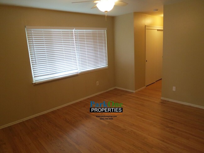 Building Photo - 4 Bedroom home in El Sobrante Now Available!